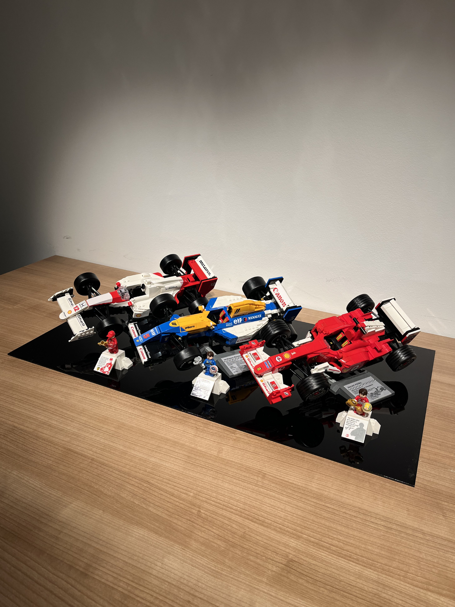 Display case for historic LEGO F1 models – Williams, Ferrari & McLaren