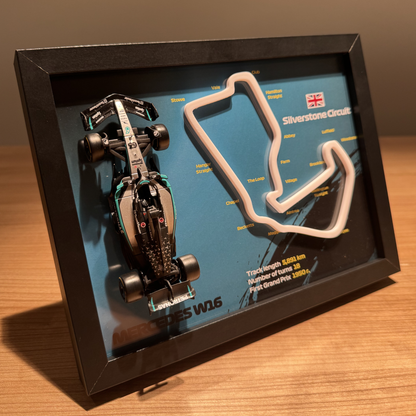 Ramka z bolidem Mercedes Petronas - Silverstone Circuit