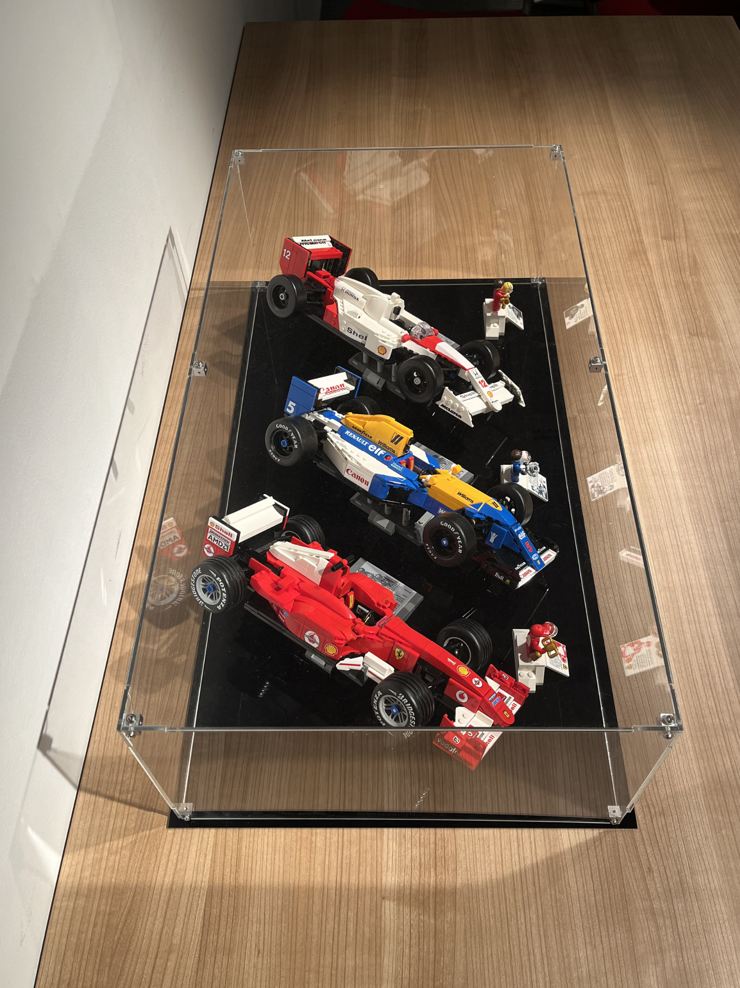Display case for historic LEGO F1 models – Williams, Ferrari & McLaren