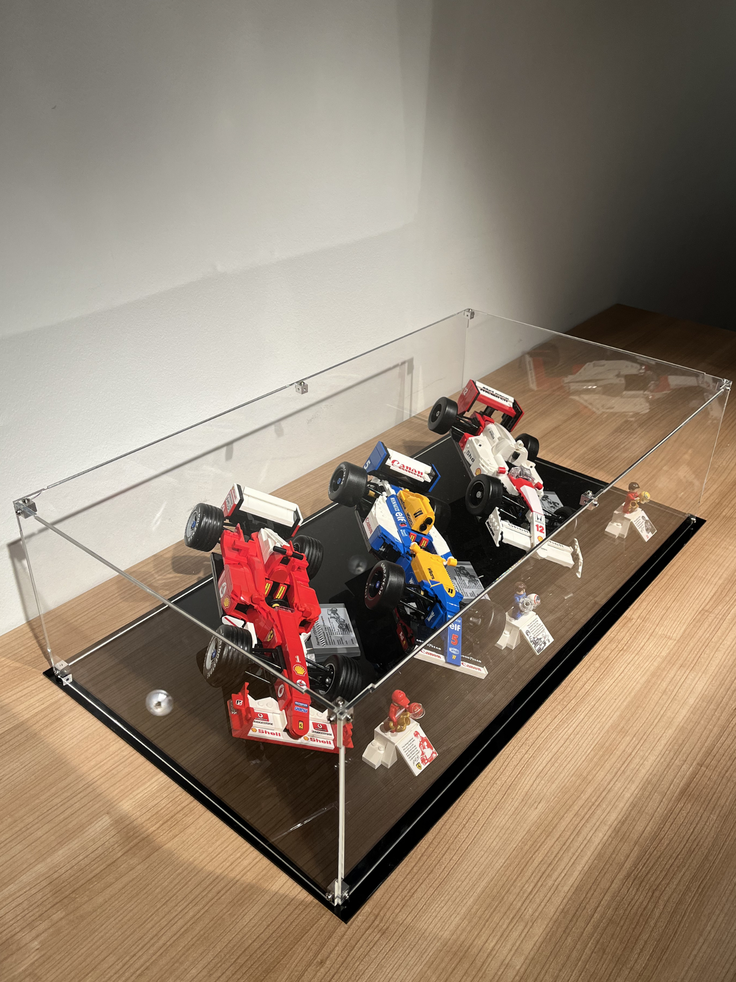 Display case for historic LEGO F1 models – Williams, Ferrari & McLaren