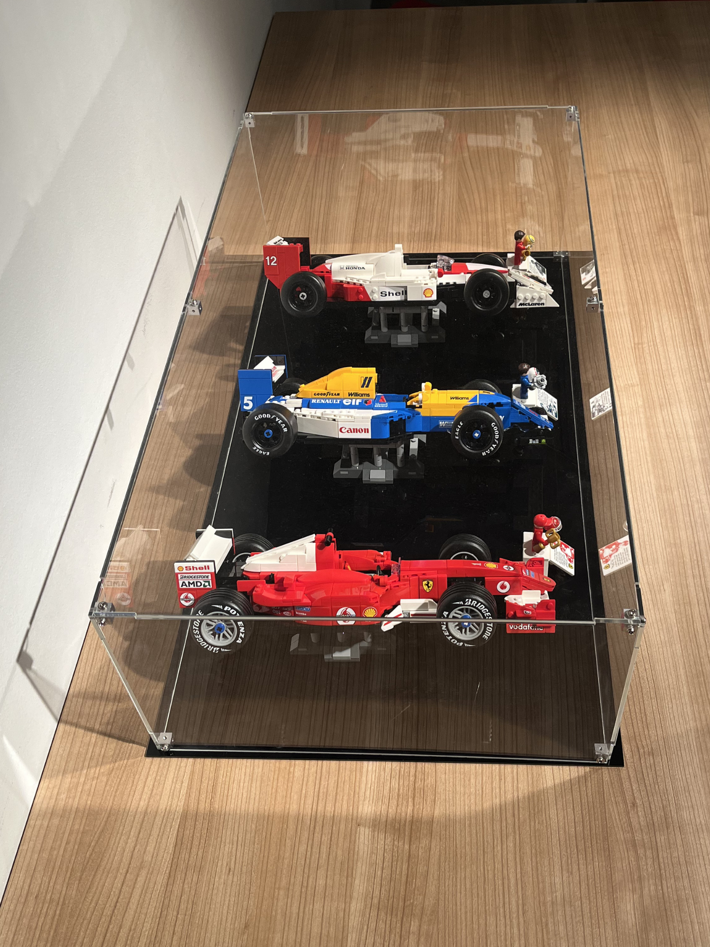 Display case for historic LEGO F1 models – Williams, Ferrari & McLaren
